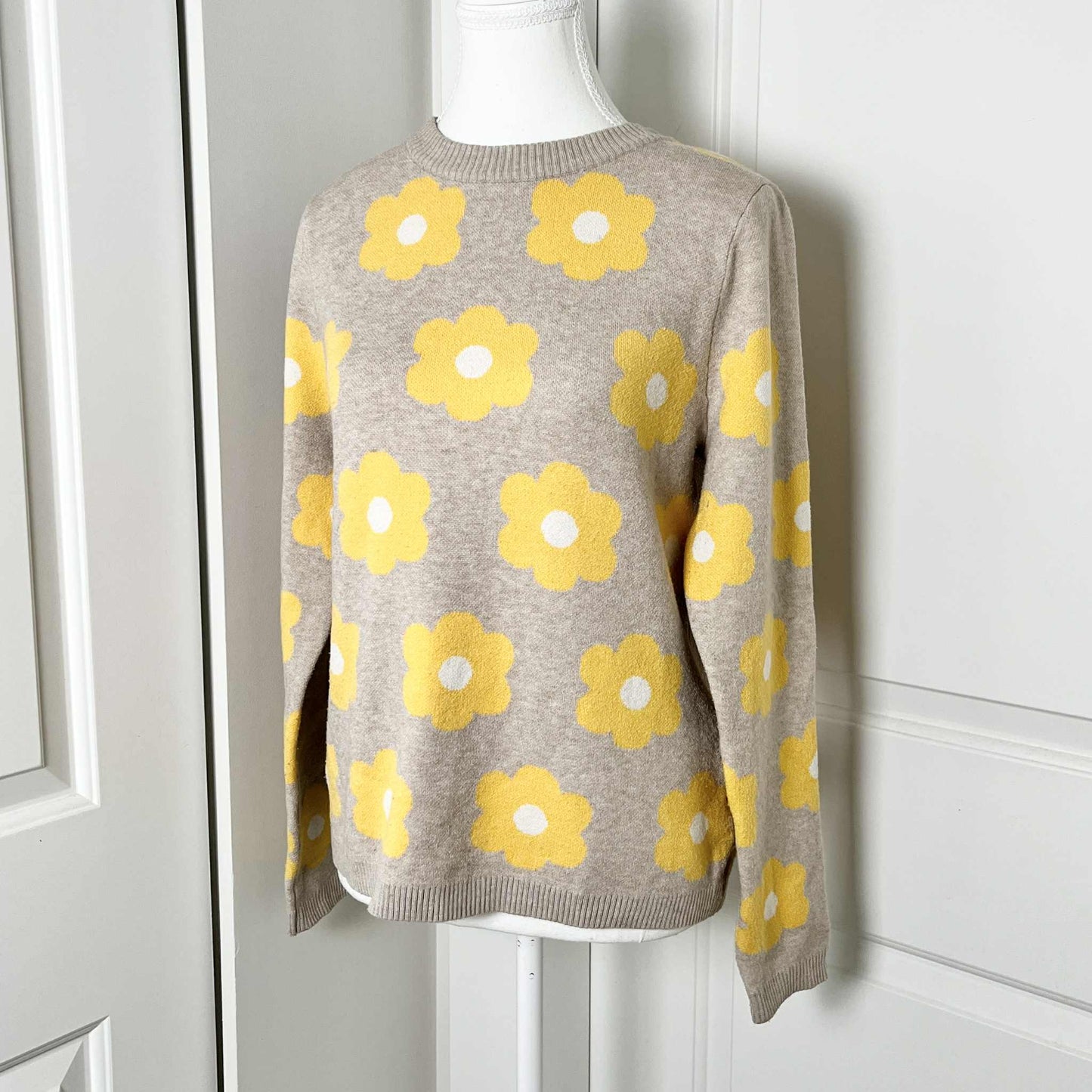 Cynthia Rowley Yellow Poppy Floral Sweater – Greige Crewneck Pullover, Medium