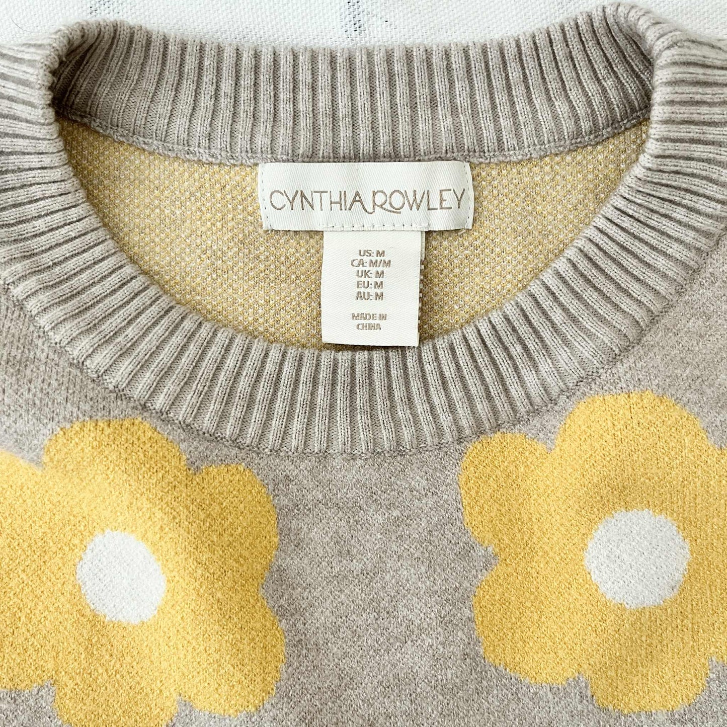 Cynthia Rowley Yellow Poppy Floral Sweater – Greige Crewneck Pullover, Medium