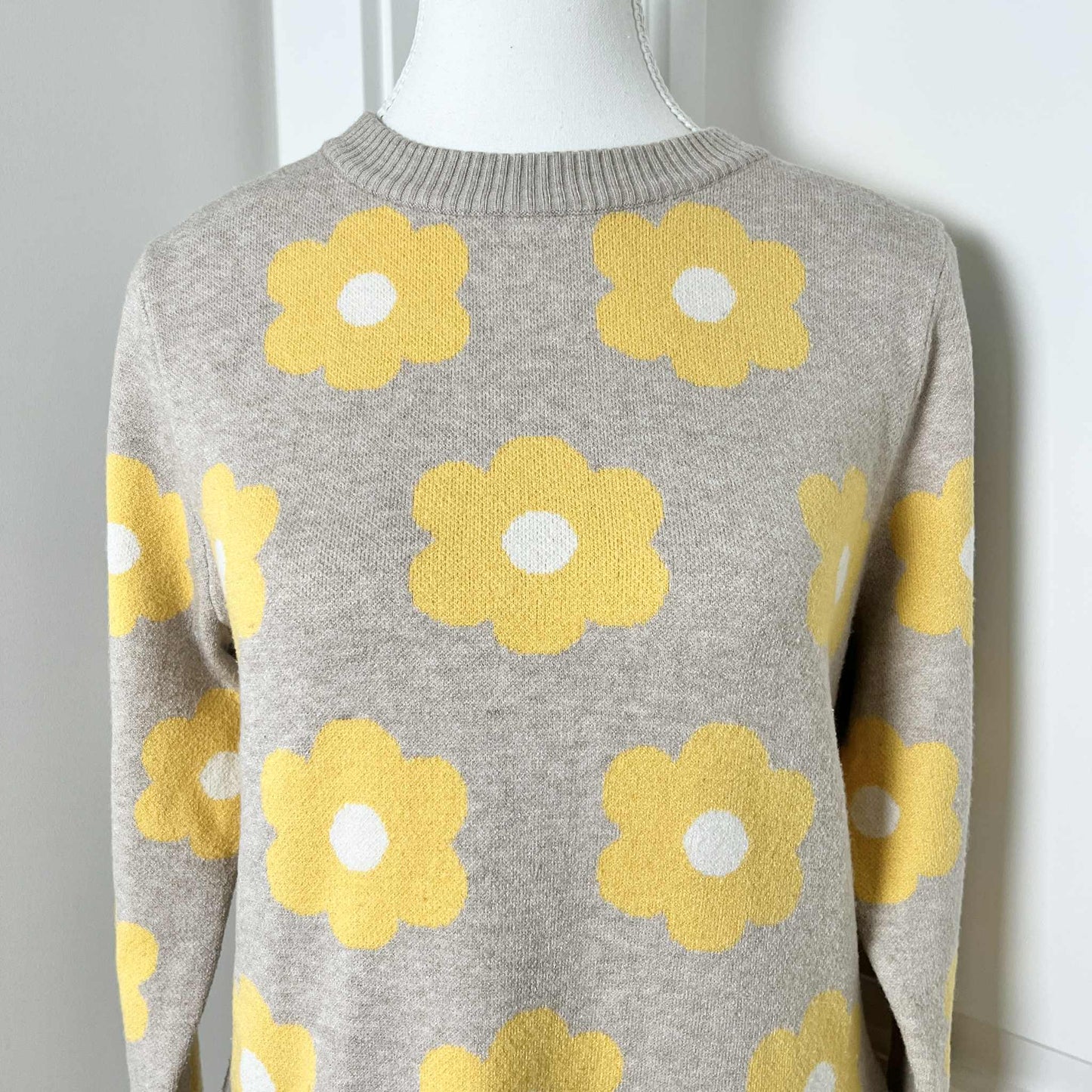 Cynthia Rowley Yellow Poppy Floral Sweater – Greige Crewneck Pullover, Medium