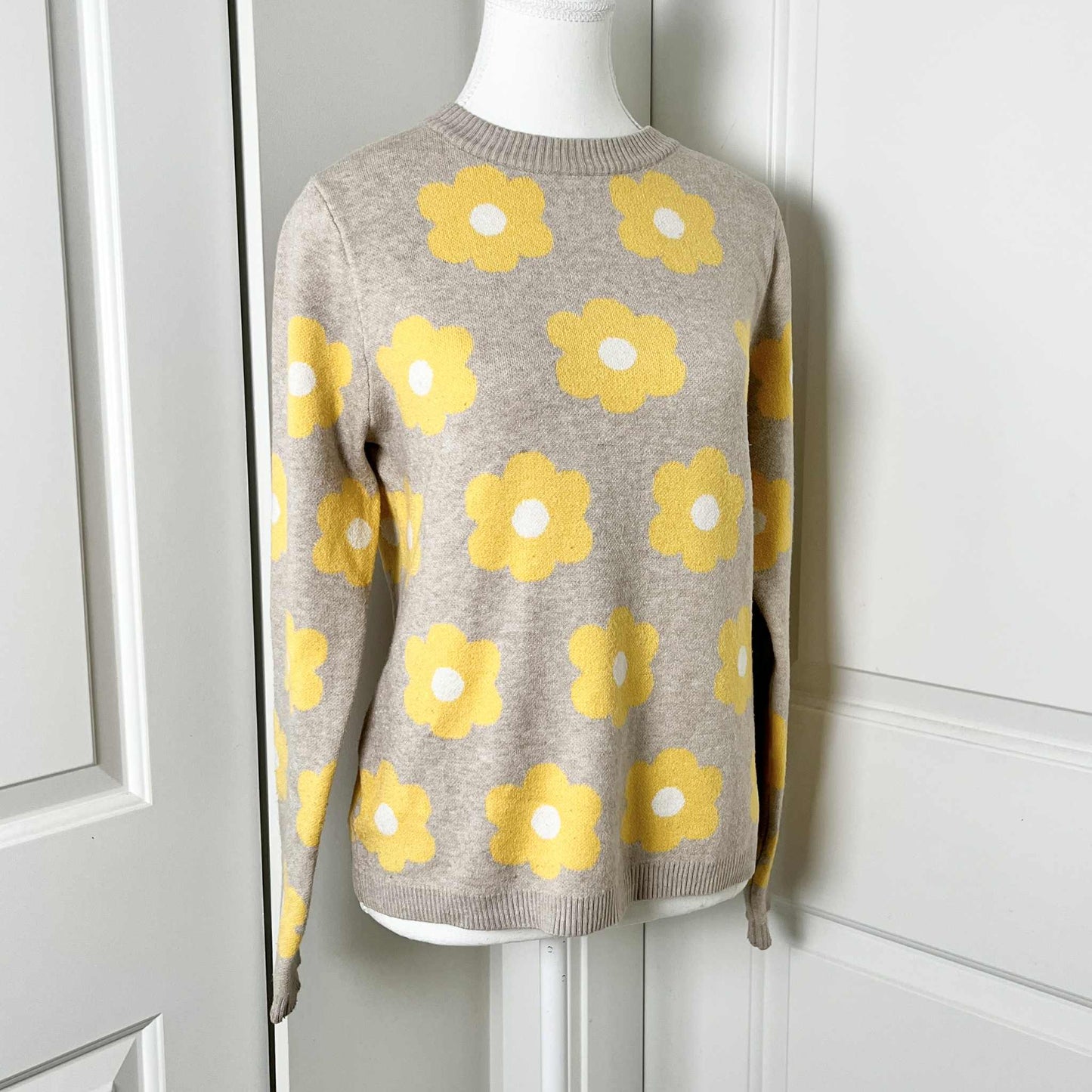 Cynthia Rowley Yellow Poppy Floral Sweater – Greige Crewneck Pullover, Medium