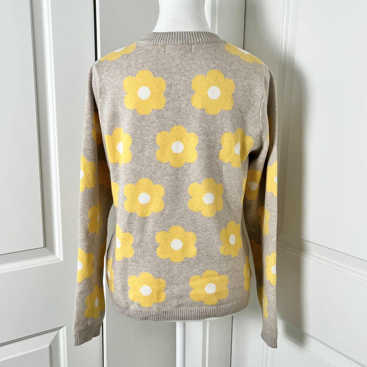 Cynthia Rowley Yellow Poppy Floral Sweater – Greige Crewneck Pullover, Medium