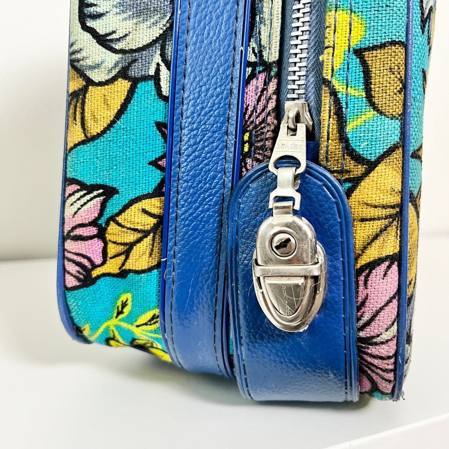 Vintage 60s Bantam Groovy Flower Power Suitcase – Retro Mod Charm, Blue Trim