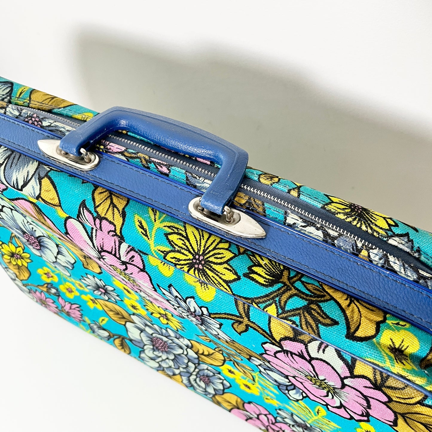 Vintage 60s Bantam Groovy Flower Power Suitcase – Retro Mod Charm, Blue Trim